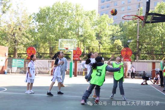 如何在篮球冬令营中加强体能训练?_2