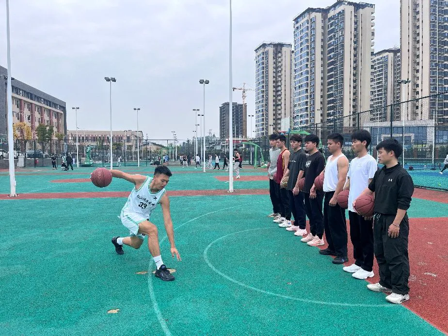 适合不同年龄段篮球爱好者的体能训练方案_2